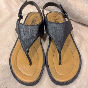 Basic Editions black Velcro stipend sandals